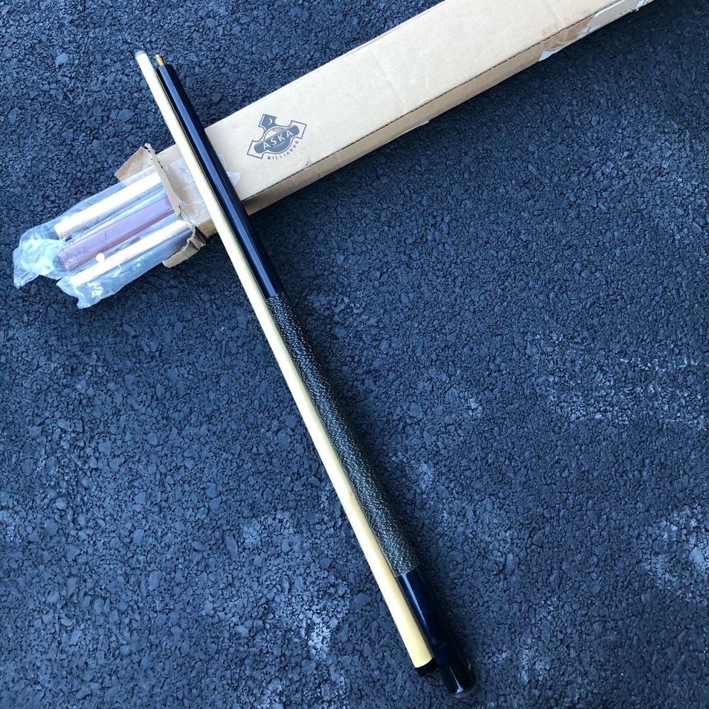 Set of Aska L2 Billiard Pool Cue Sticks